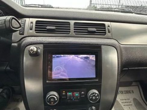 Used 2007 Chevrolet Suburban LS image 18