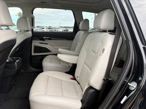 Used 2024 Kia Telluride SX w/ Towing Package FWD image 14