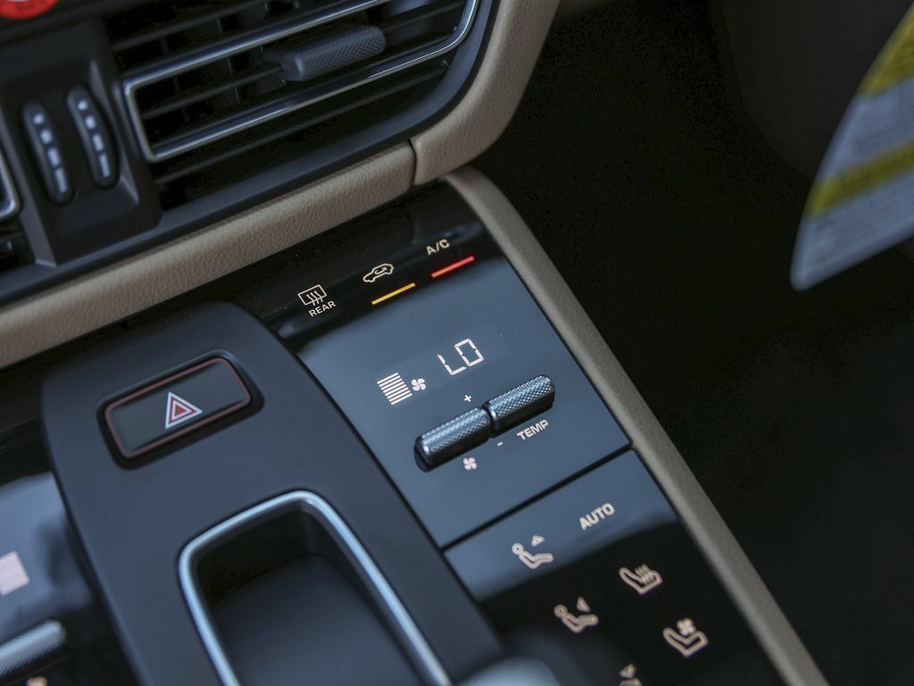 Certified 2026 Porsche Macan AWD/4WD image 25