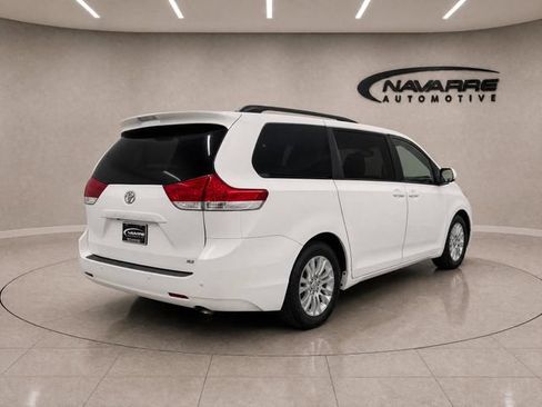 Used 2012 Toyota Sienna XLE w/ Entertainment Pkg FWD image 7