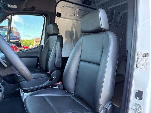 Used 2024 Mercedes-Benz Sprinter 2500 image 11
