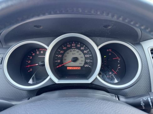 Used 2011 Toyota Tacoma 4x4 Access Cab V6 w/ TRD Off-Road Pkg image 19