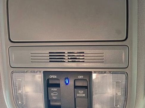 Used 2018 Honda Odyssey EX-L image 21