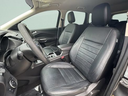 Used 2018 Ford Escape SE FWD image 9