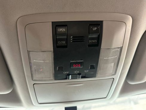 Used 2011 Lexus CT 200h Premium image 31