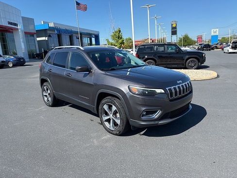Used 2019 Jeep Cherokee Limited image 2
