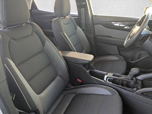 Used 2025 Chevrolet TrailBlazer LT AWD/4WD image 19