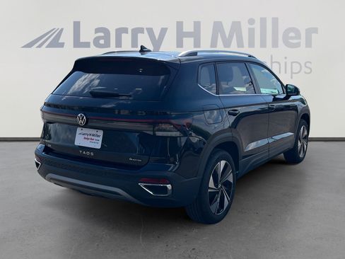Used 2025 Volkswagen Taos SE AWD/4WD image 5