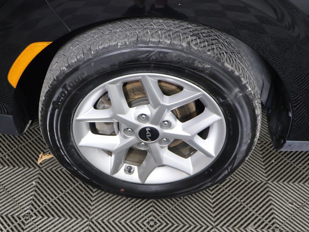 Used 2023 Kia Soul LX w/ LX Technology Package FWD image 15
