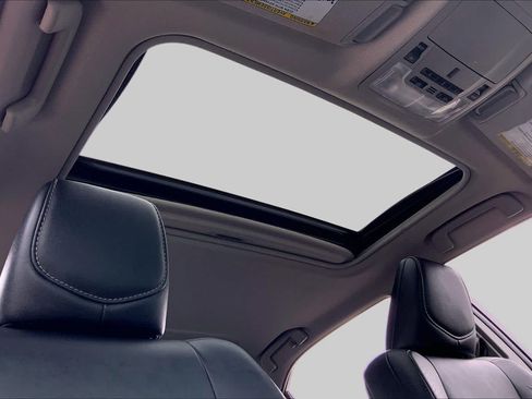 Used 2014 Toyota Camry SE w/ Moonroof Package FWD image 14