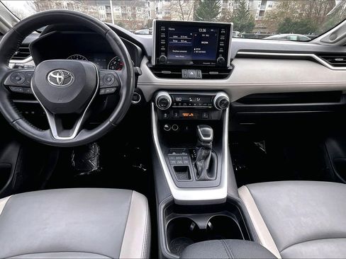 Used 2019 Toyota RAV4 XLE Premium image 14