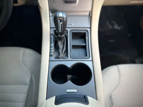 Used 2015 Ford Taurus SE image 19