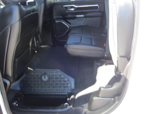 Used 2024 RAM 1500 Laramie AWD/4WD image 11