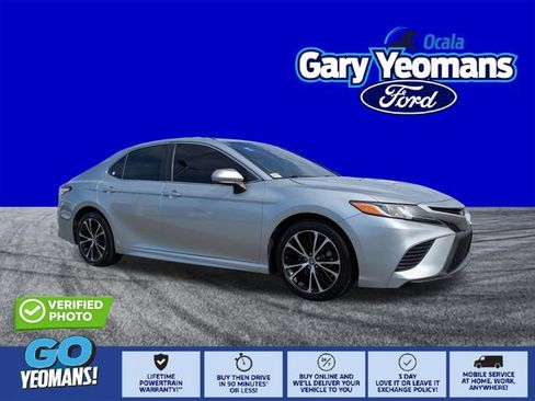 Used 2020 Toyota Camry SE FWD image 1
