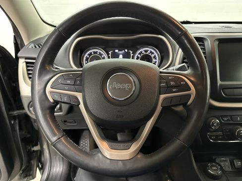 Used 2015 Jeep Cherokee Latitude w/ Cold Weather Group image 18