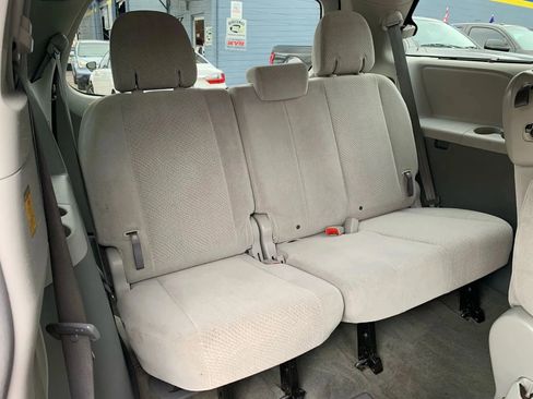 Used 2011 Toyota Sienna LE image 20