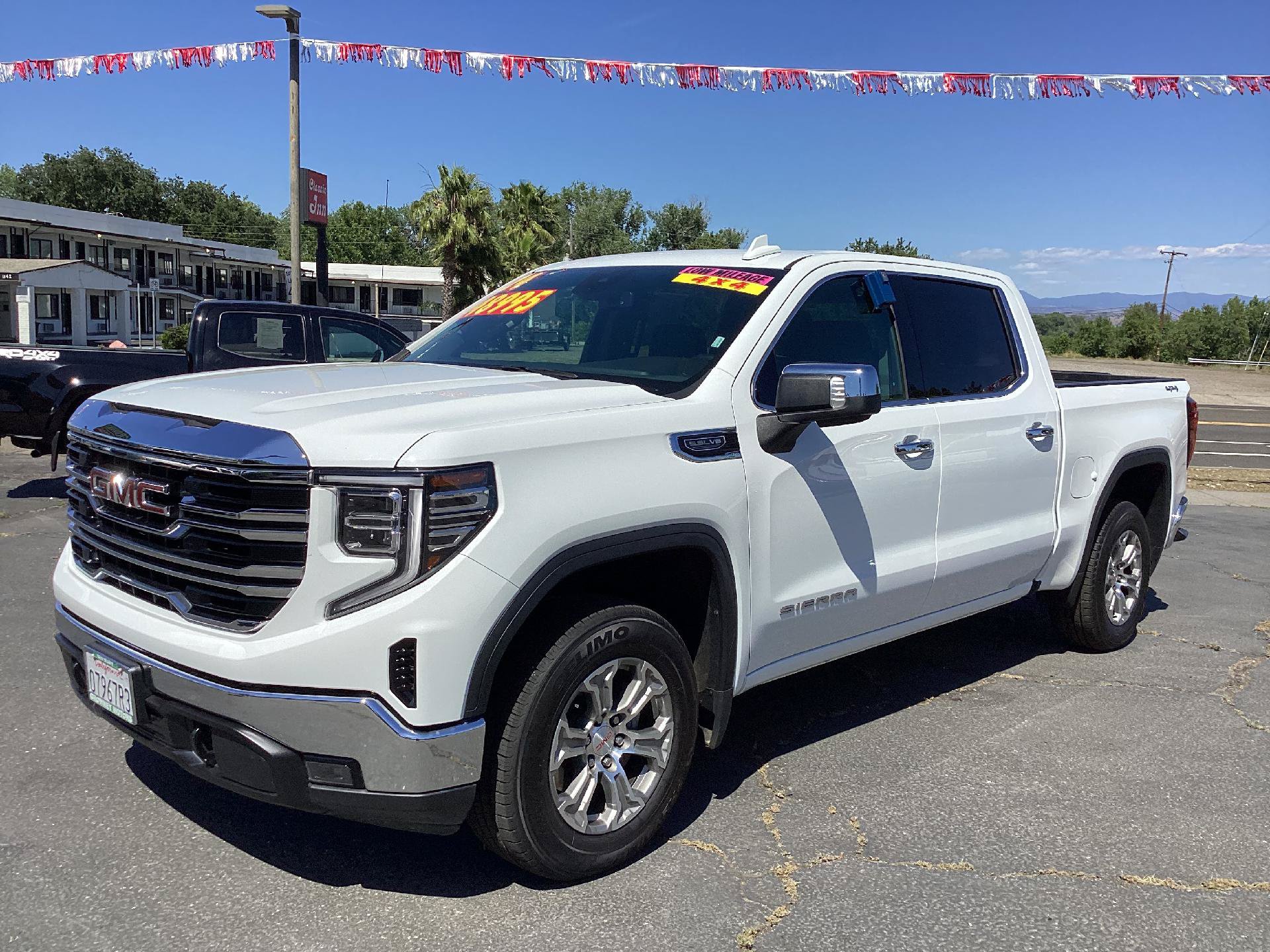 Used 2024 GMC Sierra 1500 SLT AWD/4WD image 5