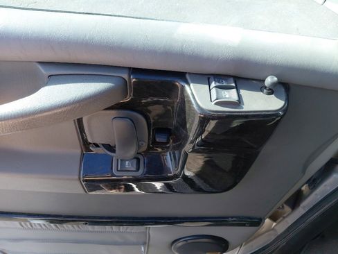 Used 2005 GMC Savana 1500 AWD w/ Preferred Equipment Group image 18