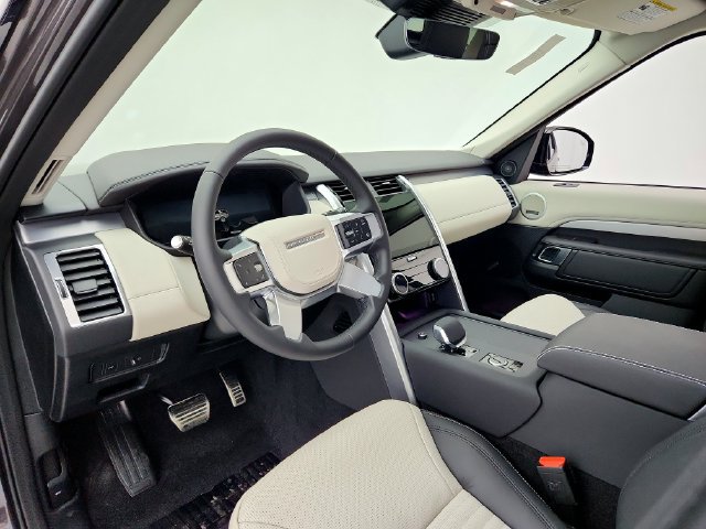 New 2026 Land Rover Discovery Limited Edition AWD/4WD image 16