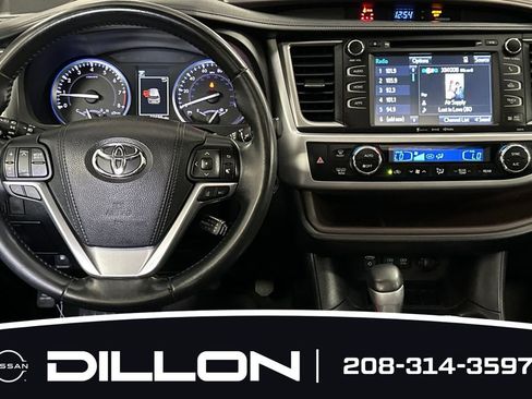Used 2018 Toyota Highlander XLE w/ Carpet Mat Package (TMS) FWD image 14