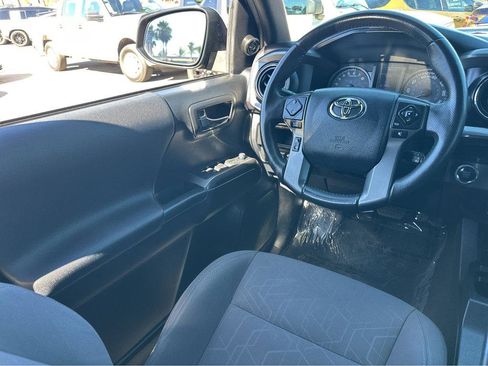 Used 2017 Toyota Tacoma TRD Sport w/ Tow Package image 18