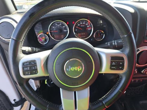 Used 2016 Jeep Wrangler Unlimited Rubicon image 4