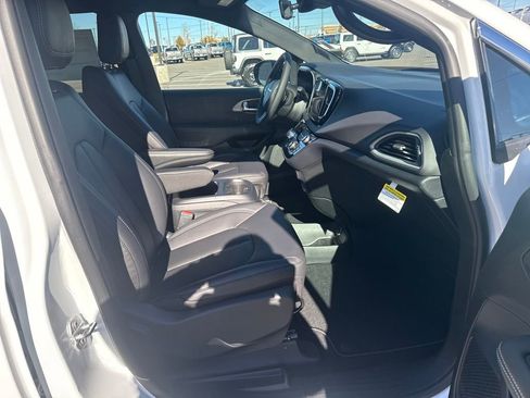 New 2026 Chrysler Voyager LX image 29