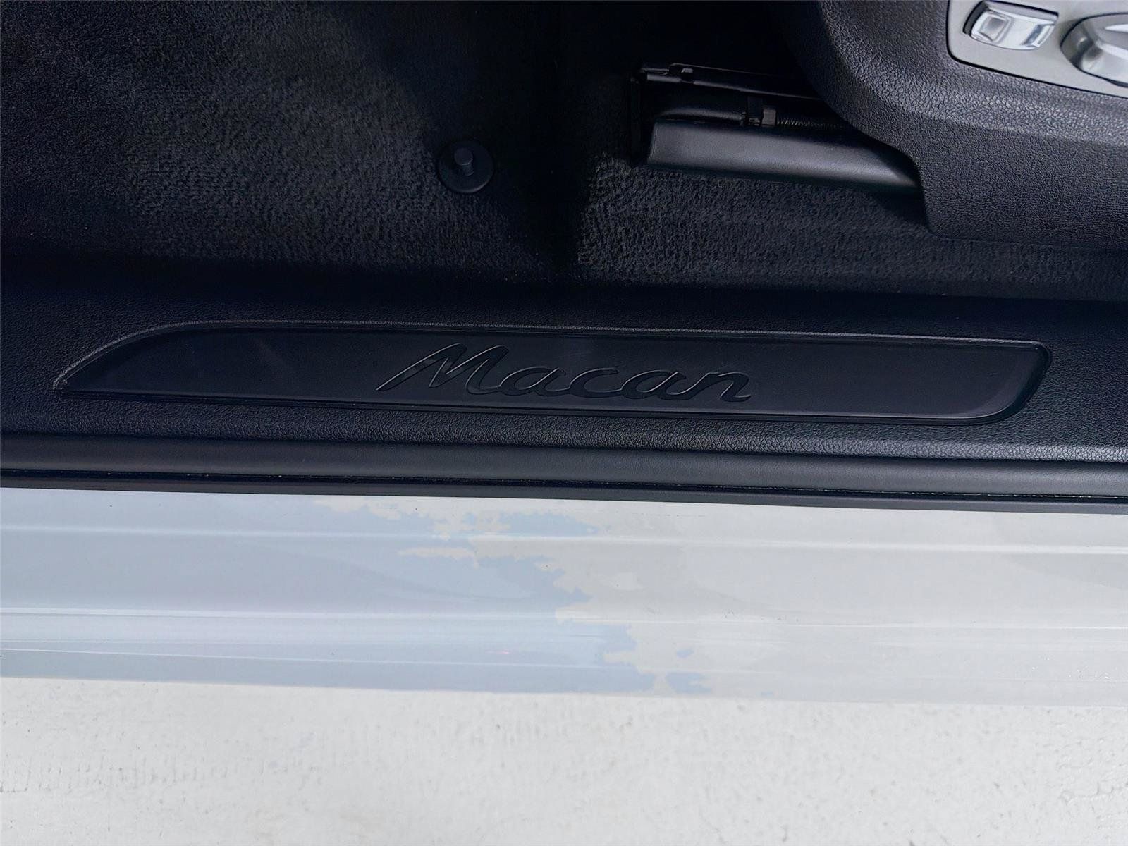 Used 2025 Porsche Macan AWD/4WD image 10