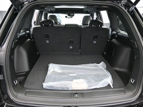 New 2026 Jeep Grand Cherokee Limited w/ Limited Altitude Package RWD image 33