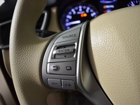 Used 2015 Nissan Rogue SV image 16