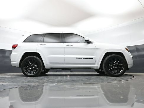 Used 2020 Jeep Grand Cherokee Altitude RWD image 45
