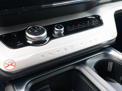 Used 2025 Ford Expedition Active RWD image 29