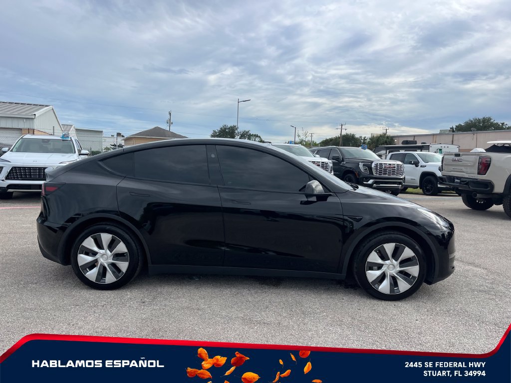Used 2024 Tesla Model Y Long Range RWD image 8