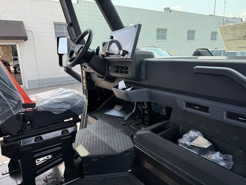 Used 2024 Chevrolet Brightdrop 400 w/ Commercial Equipment Package AWD/4WD image 20