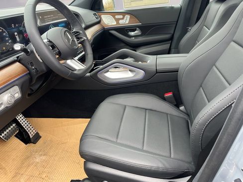 Used 2025 Mercedes-Benz GLS 450 4MATIC image 6