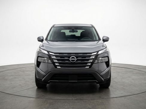 Used 2025 Nissan Rogue SV image 2