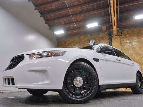 Used 2016 Ford Taurus Police Interceptor AWD image 3