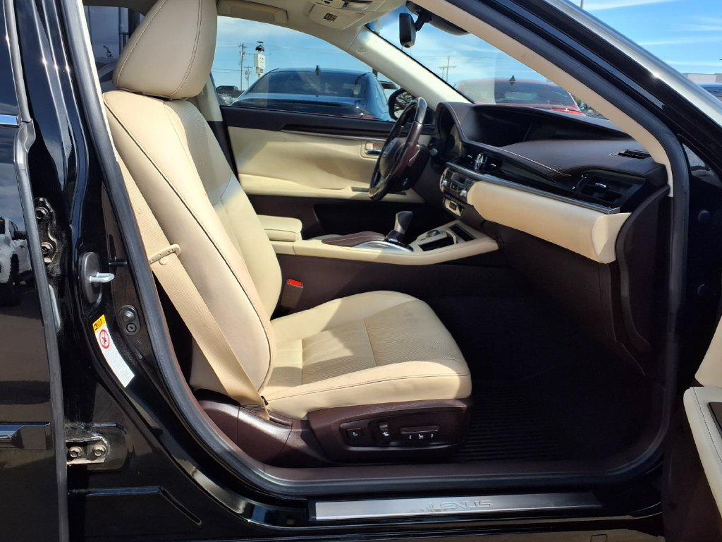 Used 2016 Lexus ES 350 w/ Luxury Package w/Wood Trim FWD image 16