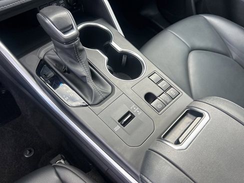 Used 2024 Toyota Highlander XLE image 28
