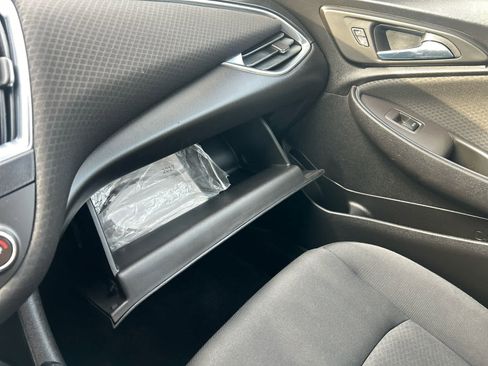 Used 2017 Chevrolet Malibu LT image 31