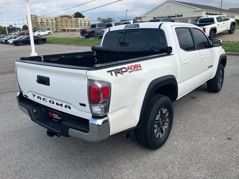 Used 2022 Toyota Tacoma TRD Off-Road AWD/4WD image 7
