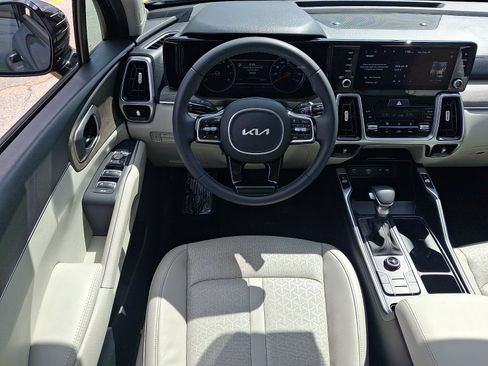 Used 2023 Kia Sorento S w/ Panoramic Sunroof Package AWD/4WD image 11