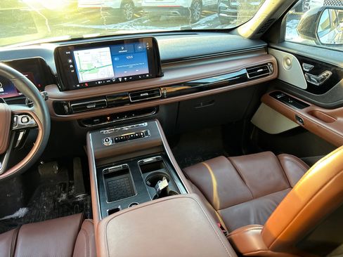 Certified 2025 Lincoln Aviator Reserve w/ Equipment Group 201A image 31