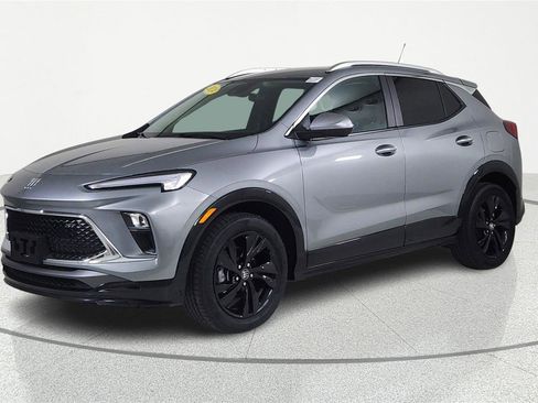 Used 2024 Buick Encore GX Sport Touring image 2