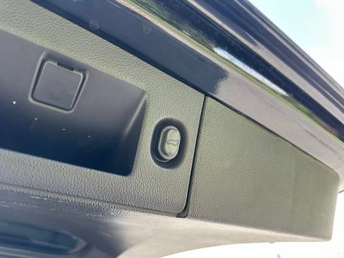 Used 2018 Cadillac Escalade Luxury AWD/4WD image 93