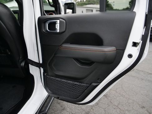 Used 2023 Jeep Gladiator Mojave w/ Cold Weather Group AWD/4WD image 39