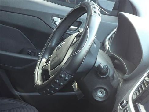 Used 2020 Hyundai Accent SE FWD image 9