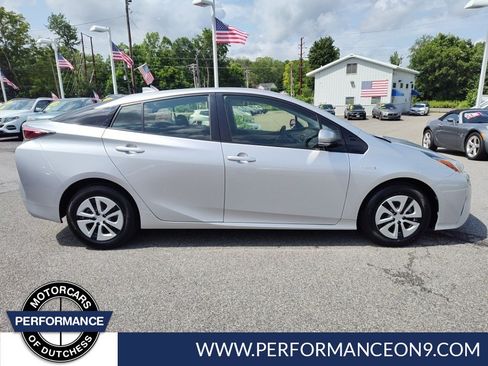 Used 2016 Toyota Prius Three FWD image 2