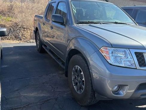 Used 2018 Nissan Frontier PRO-4X image 2