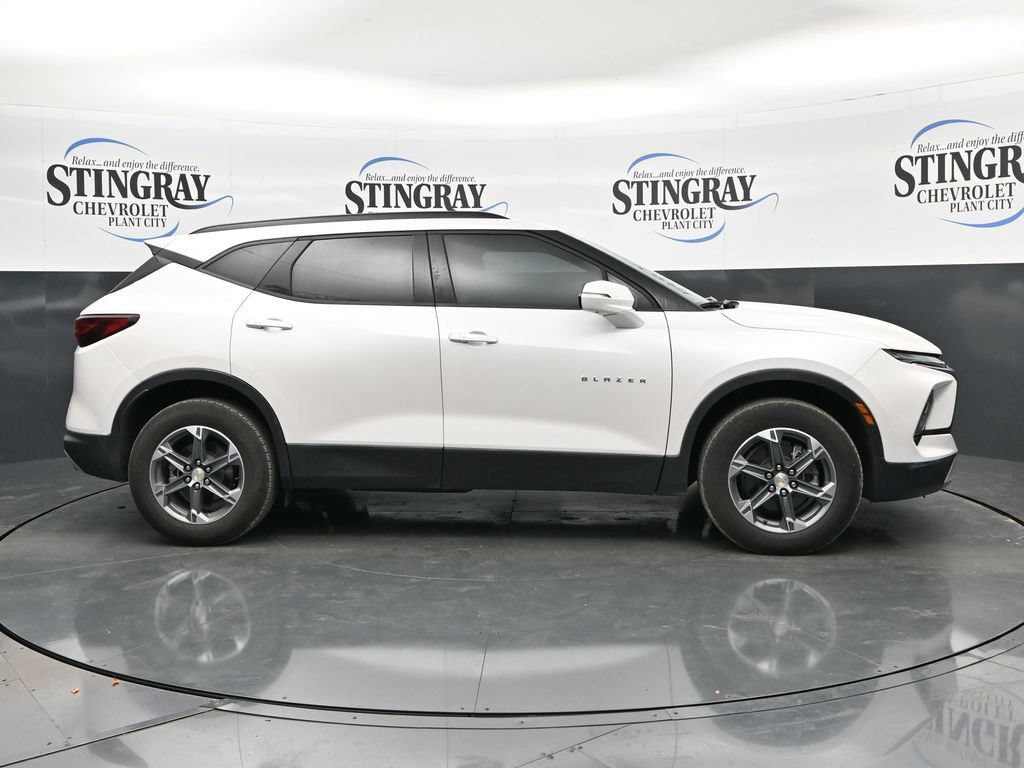Used 2025 Chevrolet Blazer LT w/ Sound & Technology Package FWD image 8